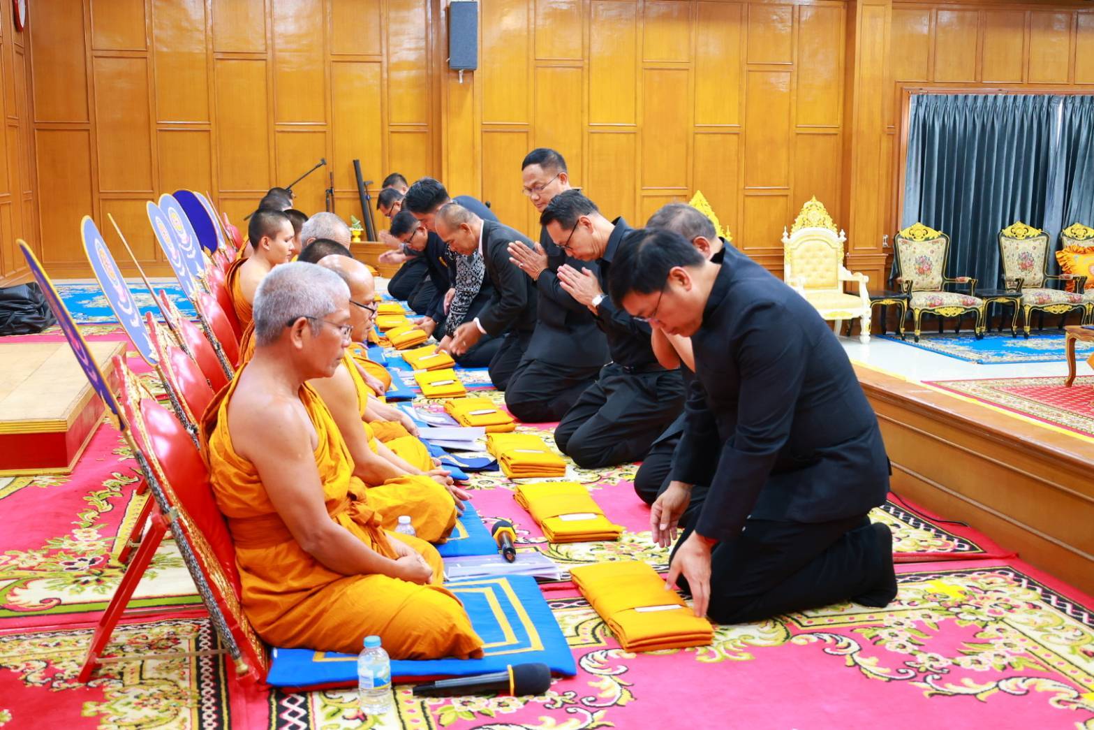 title - วันศุกร์ที่ 24 เมษายน 2569 นายประเสริฐ กาญจนเกียรติกุล ปฏิรูปที่ดินจังหวัดบุรีรัมย์ พร้อมเจ้าหน้าที่ ส.ป.ก.บุรีรัมย์ร่วมพิธีสวดพระพุทธมนต์และเจริญจิตภาวนาอุทิศถวายพระราชกุศลแด่สมเด็จพระนางเจ้าสิริกิติ์ พระบรมราชินีนาถ พระบรมราชชนนีพันปีหลวง